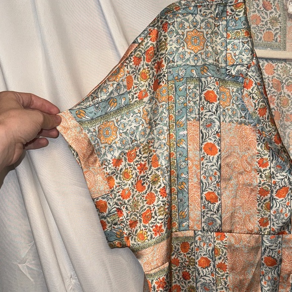 DRA Los Angeles Silk Patterned Blouse - Picture 4 of 6